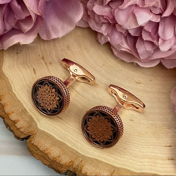 Elegant Laser Cut Floral Black and Rose Gold Round Cufflinks - Picture 5 of 16